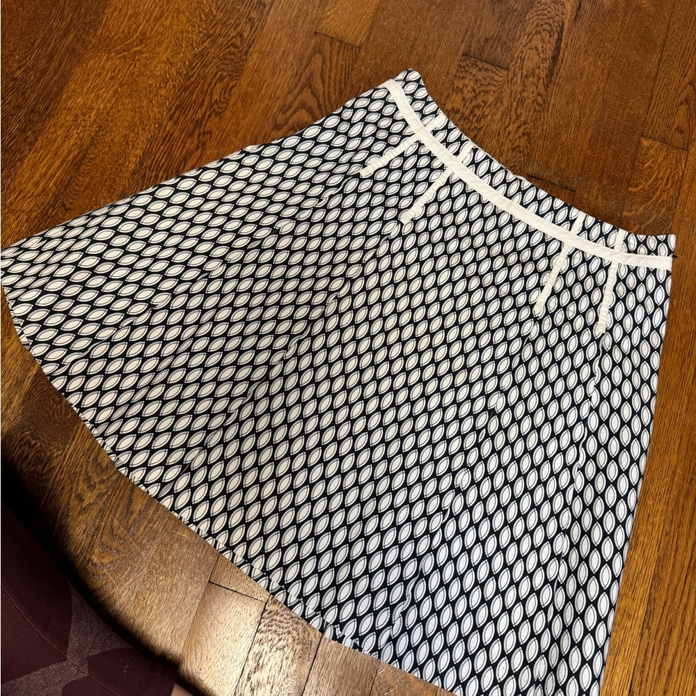 Elegant Black and White Skirt